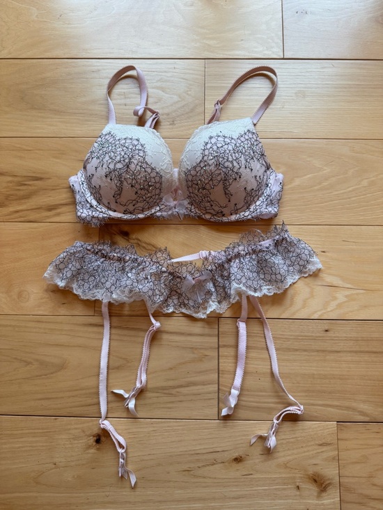Victoria's Secret Other - Vs bra & garter matching set